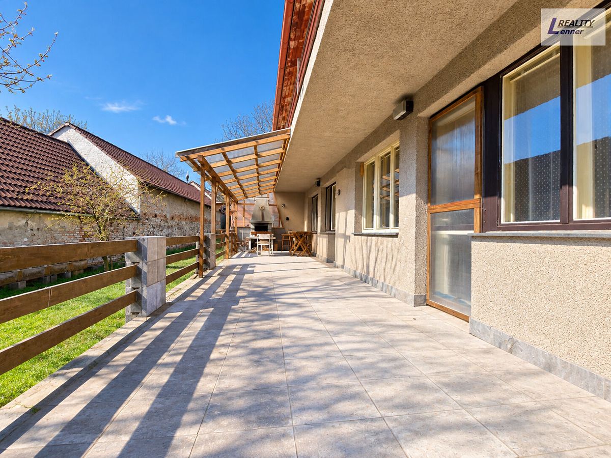Prodej rodinného domu 300 m², pozemek 2907 m² – fotografie 3