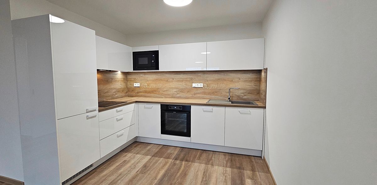 Pronájem bytu 2+kk 68 m² – fotografie 4