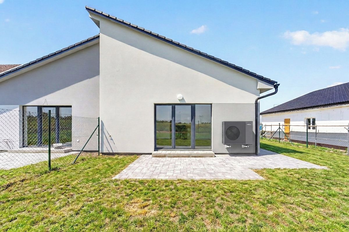 Prodej rodinného domu 86 m², pozemek 337 m² – fotografie 2
