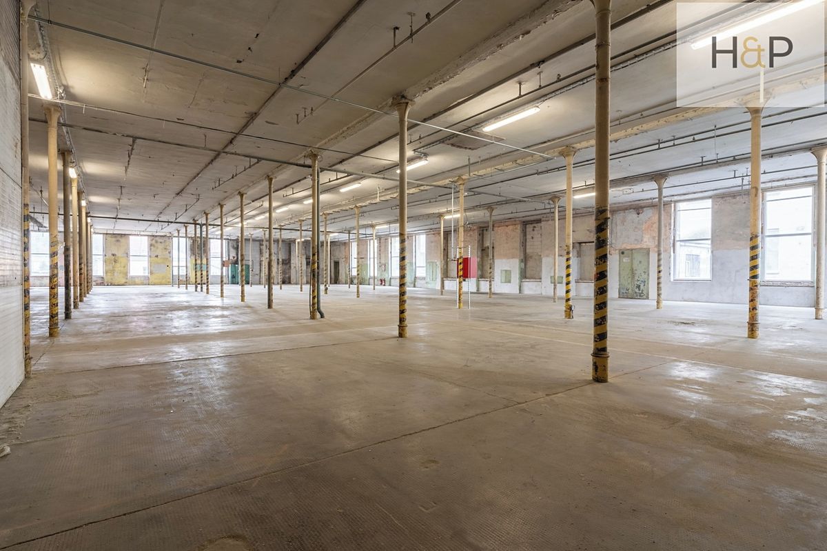 Pronájem skladového prostoru 1350 m² – fotografie 2