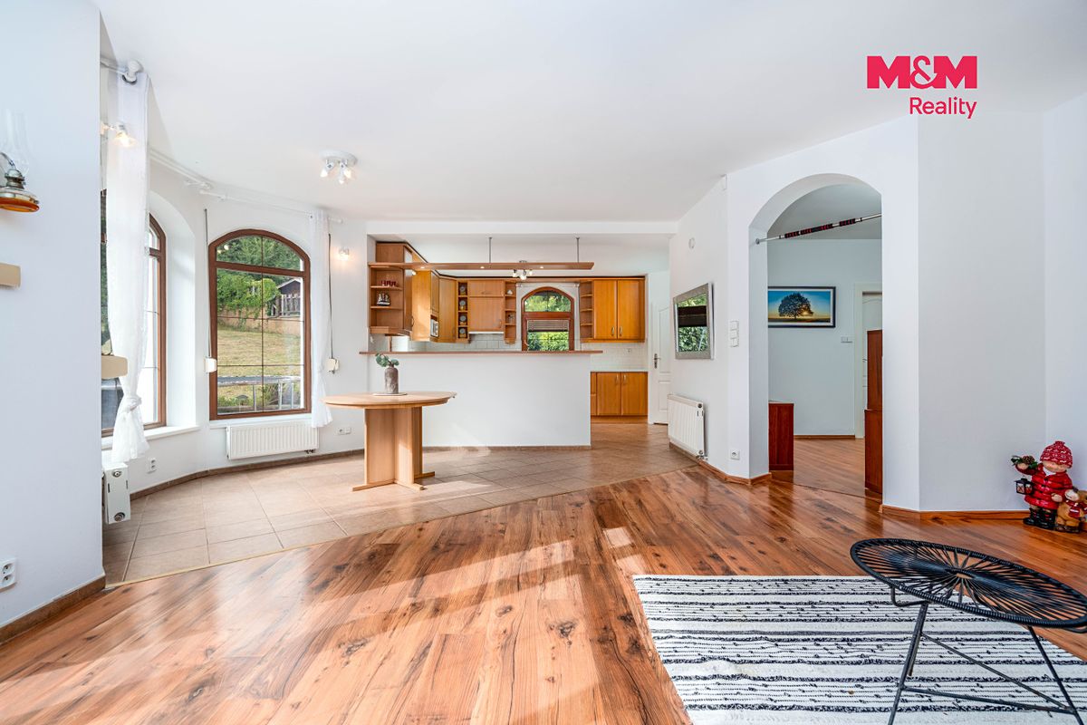 Prodej rodinného domu 277 m², pozemek 963 m² – fotografie 5