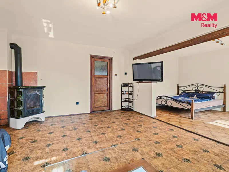 Prodej rodinného domu 120 m², pozemek 1740 m², Bobnice – náhled fotky 2