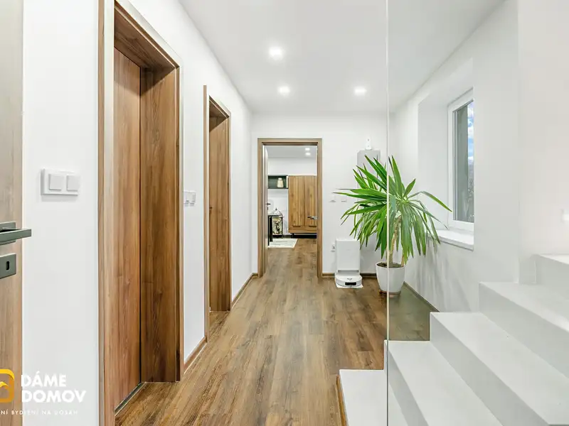 Prodej rodinného domu 308 m², pozemek 3861 m², Suchov – náhled fotky 1