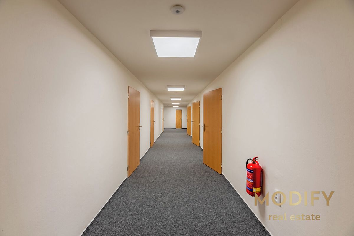Pronájem kanceláře 21 m² – fotografie 4