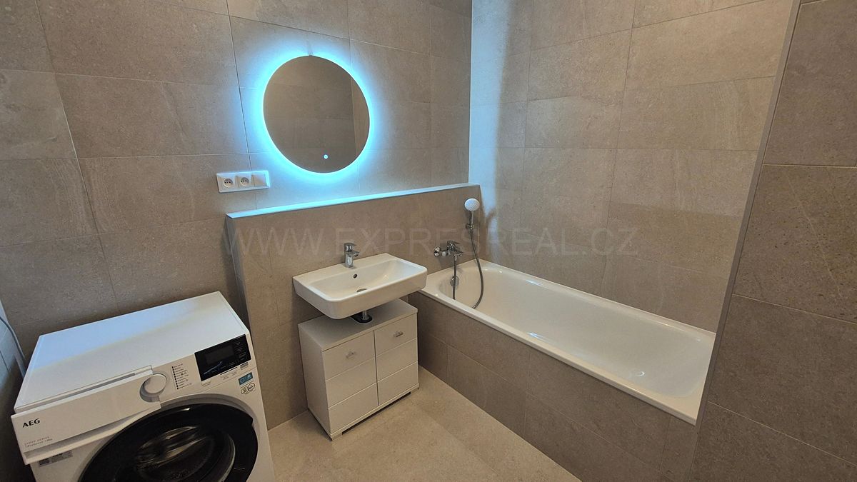 Pronájem bytu 2+kk 52 m² – fotografie 3