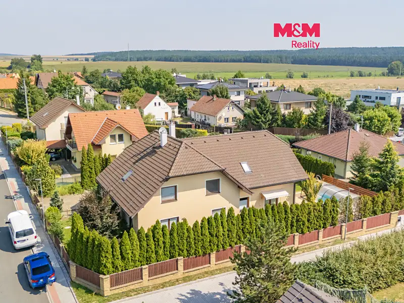 Prodej rodinného domu 266 m², pozemek 803 m², Zruč-Senec – náhled fotky 1