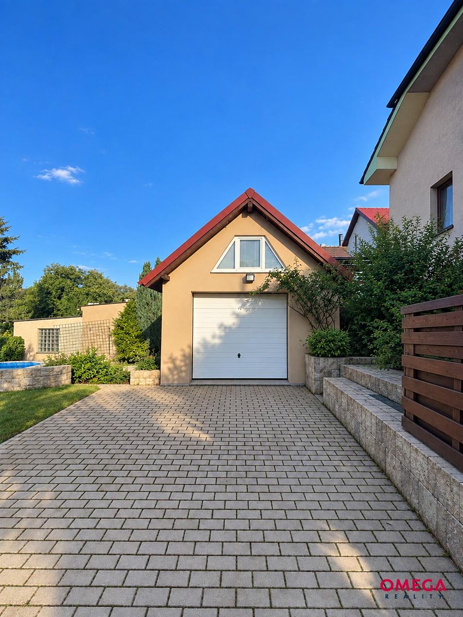Prodej rodinného domu 200 m², pozemek 734 m² – fotografie 3