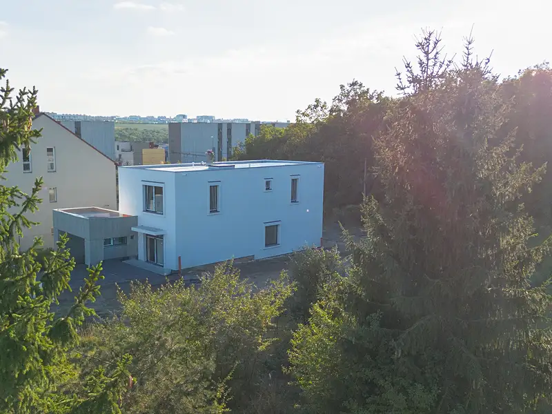 Prodej rodinného domu 200 m², pozemek 678 m², Praha – náhled fotky 2