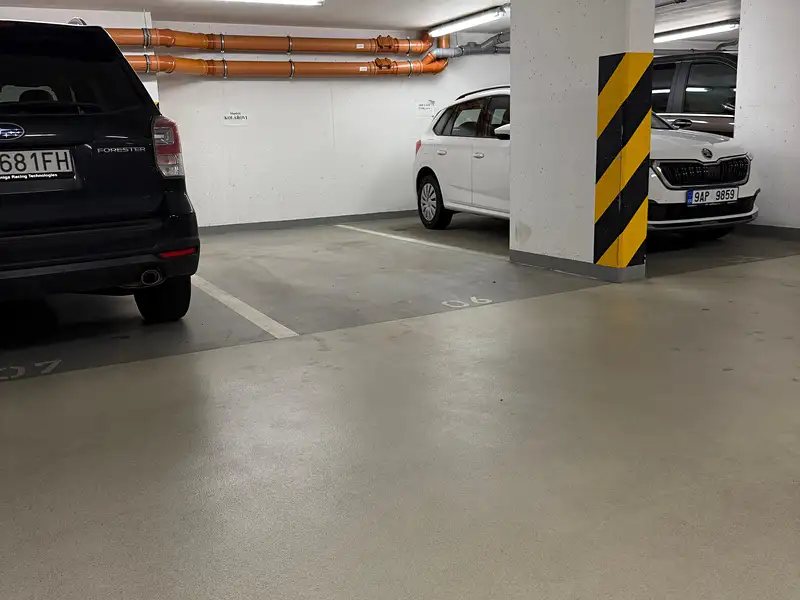 Pronájem garážového stání 15 m², Praha – náhled fotky 2