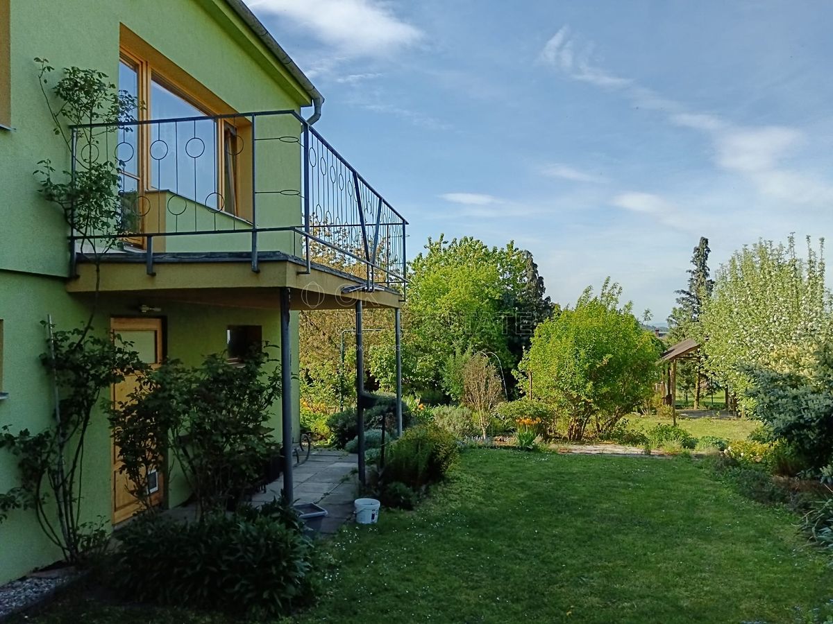 Prodej rodinného domu 200 m², pozemek 884 m² – fotografie 3