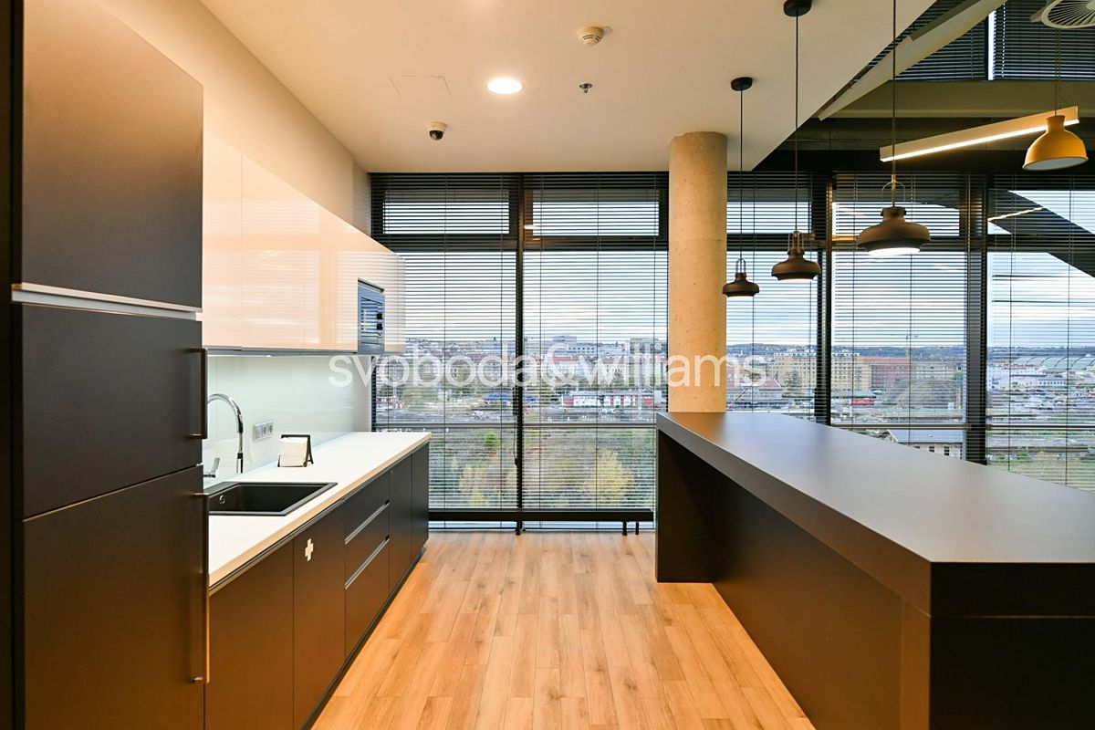 Pronájem kanceláře 1285 m² – fotografie 3