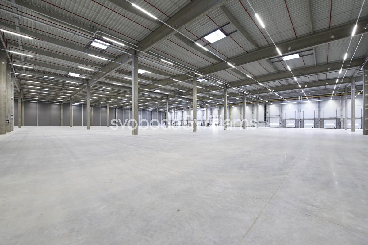 Pronájem výrobní haly, prostoru 7823 m²