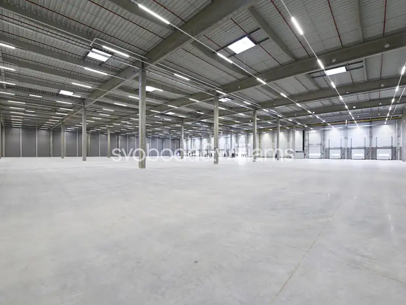 Pronájem výrobní haly, prostoru 7823 m², Pardubice – náhled fotky 1