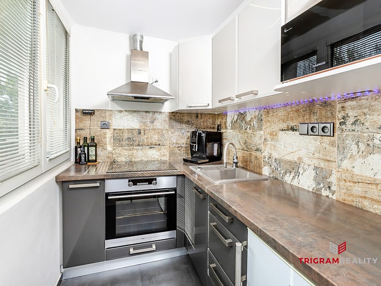 Prodej bytu 1+kk, 28 m² (1 z 8)