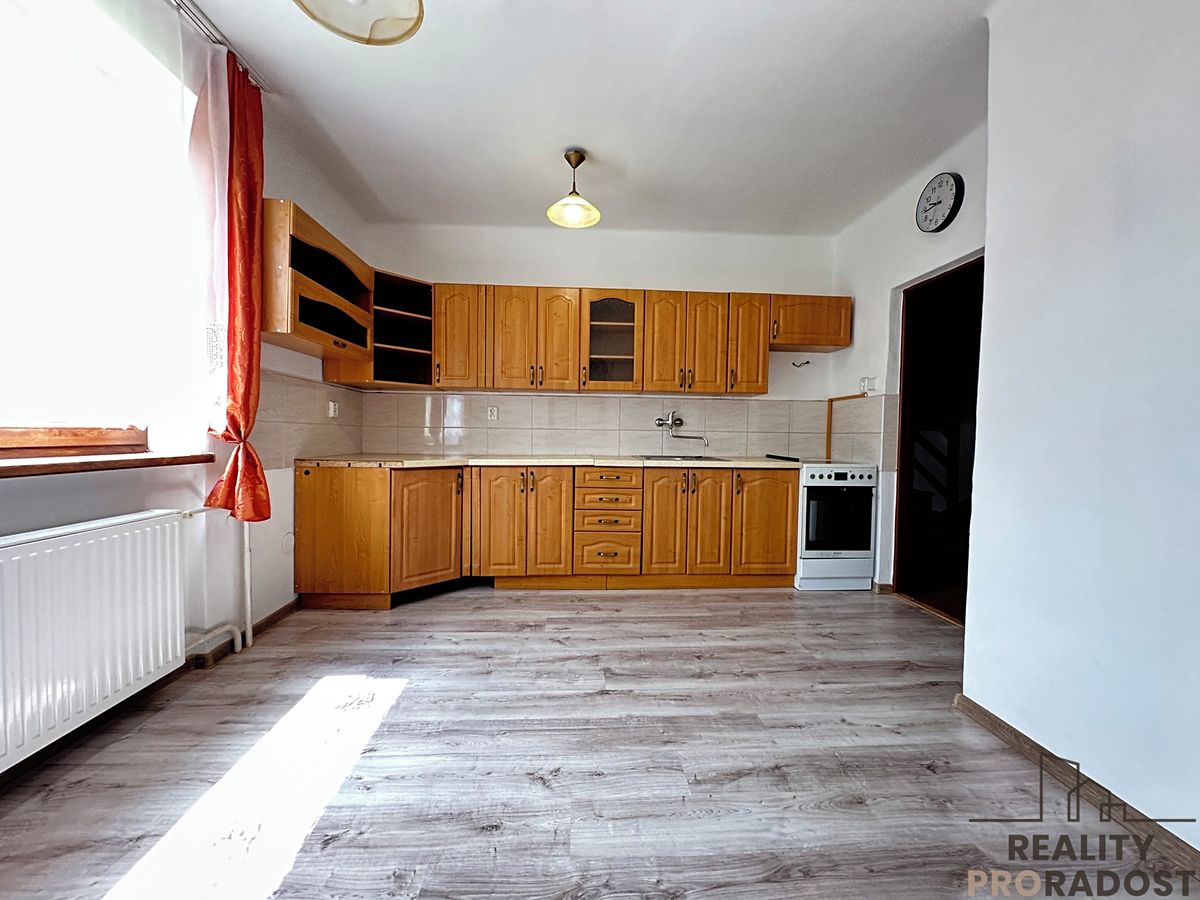 Prodej rodinného domu 160 m², pozemek 750 m² – fotografie 4