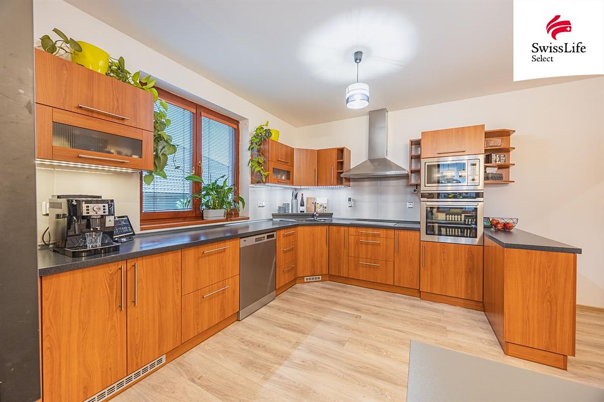 Prodej rodinného domu 120 m², pozemek 828 m² – fotografie 2