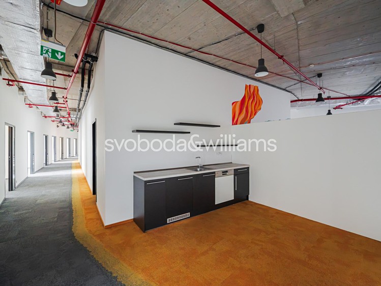 Pronájem komerčního prostoru, 1 298 m² (6 z 17)