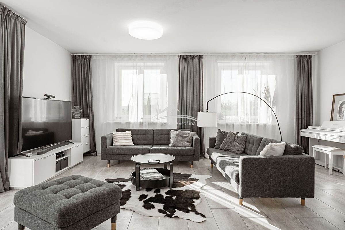 Prodej rodinného domu 480 m², pozemek 1454 m² – fotografie 3