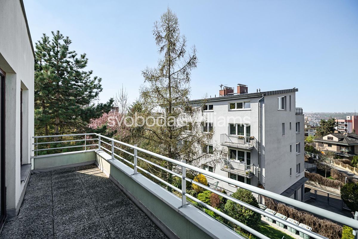Pronájem bytu 2+kk 83 m² – fotografie 2