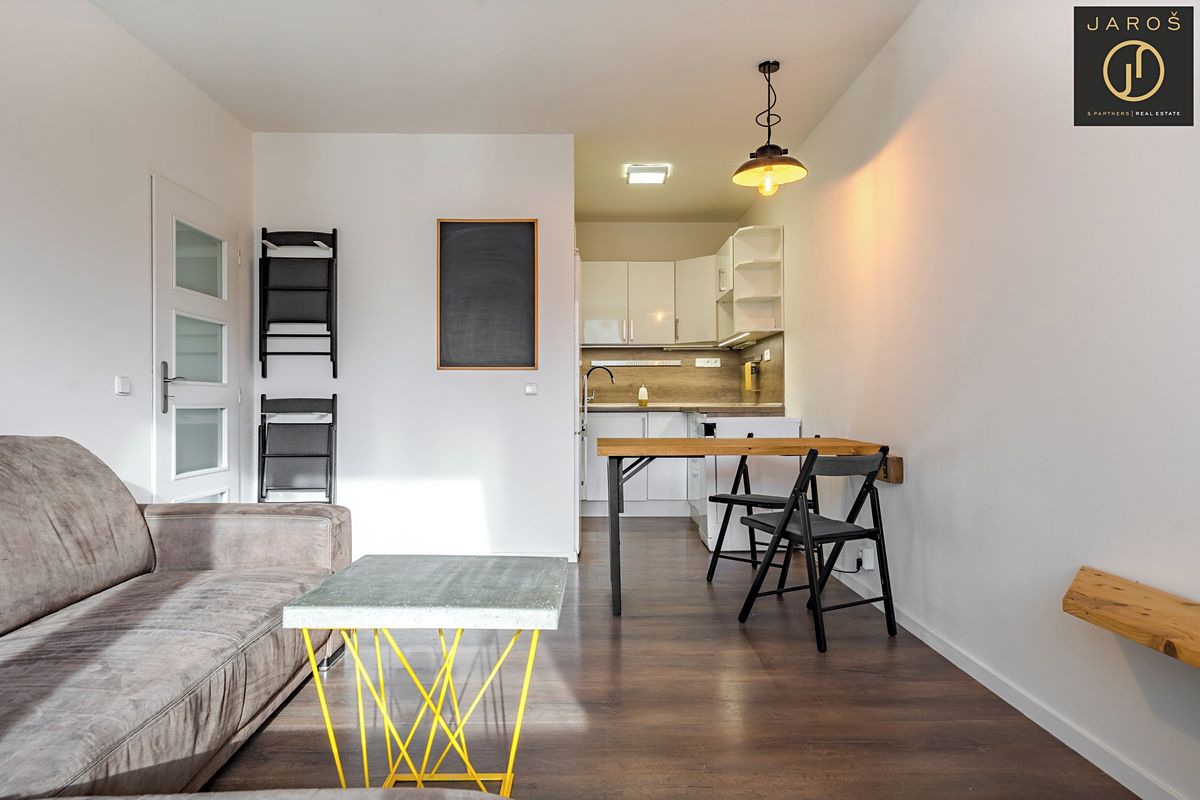 Pronájem bytu 2+kk 45 m² – fotografie 2