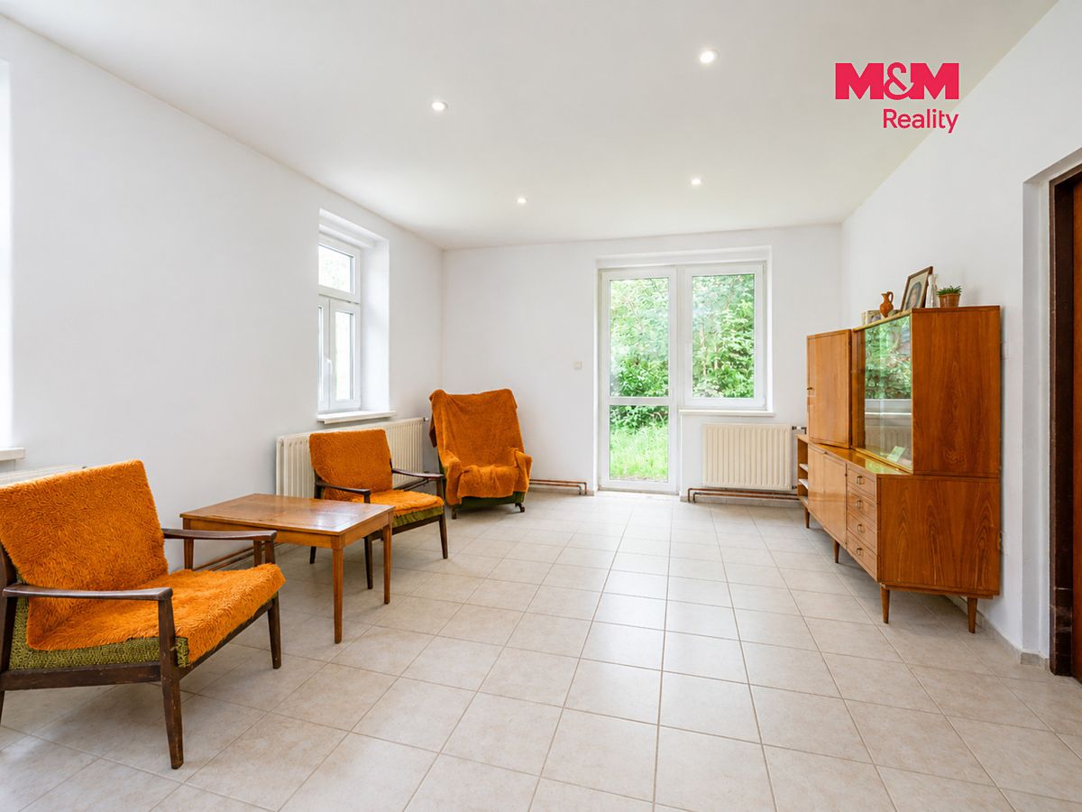 Prodej rodinného domu 160 m², pozemek 1064 m² – fotografie 2