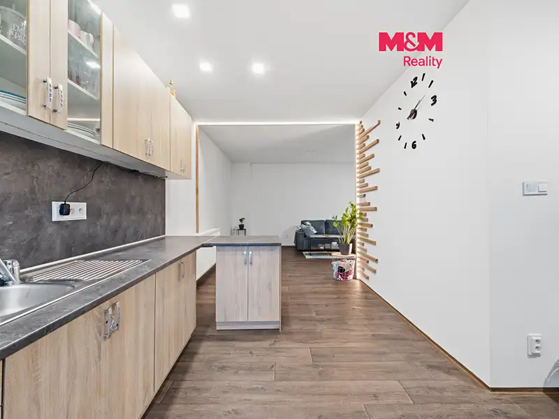 Prodej rodinného domu 454 m², pozemek 1395 m², Jaroměř – náhled fotky 1