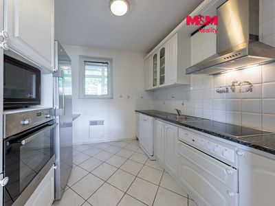 Prodej rodinného domu 250 m², pozemek 976 m²