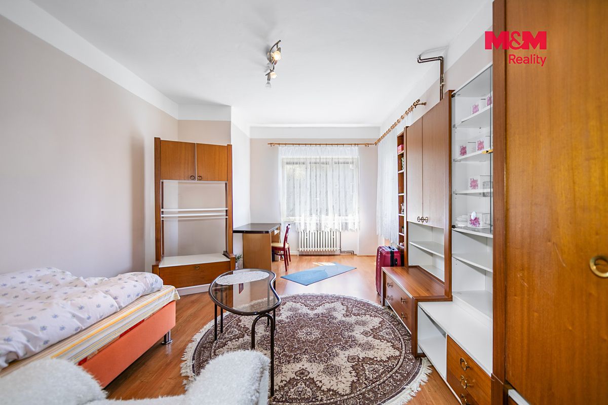 Prodej rodinného domu 295 m², pozemek 916 m² – fotografie 5