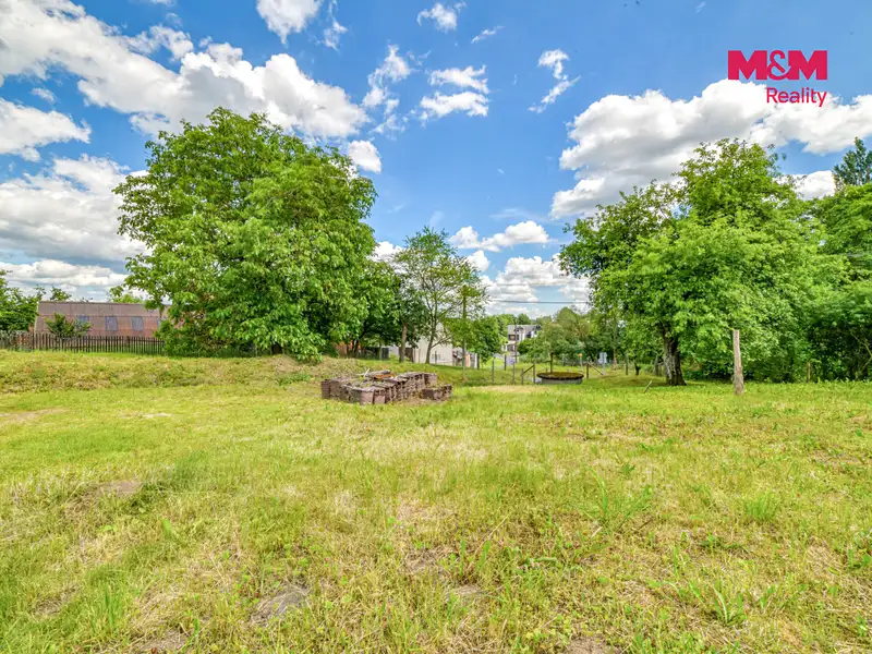Prodej stavebního pozemku 1779 m², Chodová Planá – náhled fotky 2