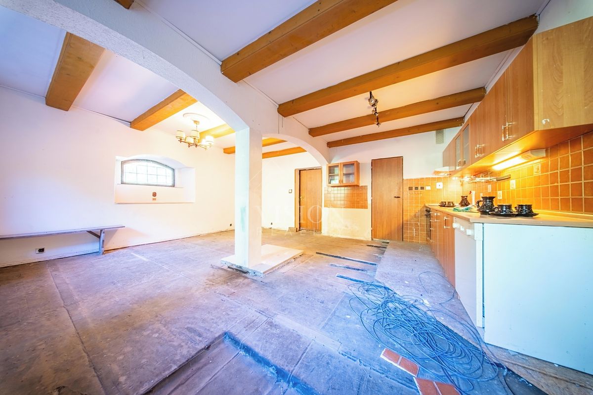 Prodej rodinného domu 180 m², pozemek 685 m² – fotografie 4