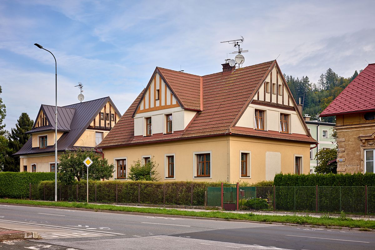Prodej rodinného domu 213 m², pozemek 697 m²