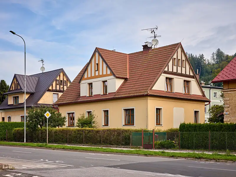 Prodej rodinného domu 213 m², pozemek 697 m², Trutnov – náhled fotky 1