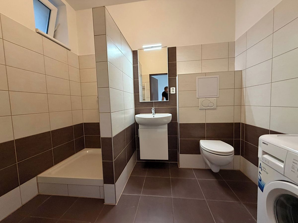 Pronájem bytu 1+kk 30 m² – fotografie 3