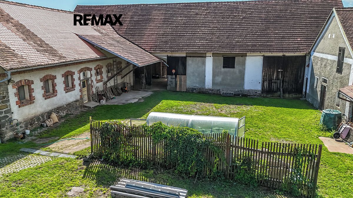 Prodej vícegeneračního domu 295 m², pozemek 2984 m² – fotografie 3