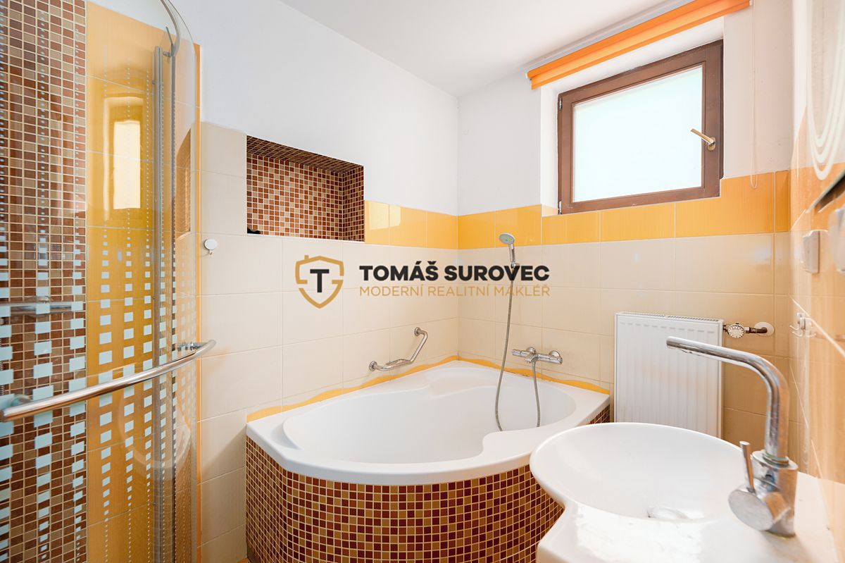 Prodej rodinného domu 290 m², pozemek 691 m² – fotografie 5