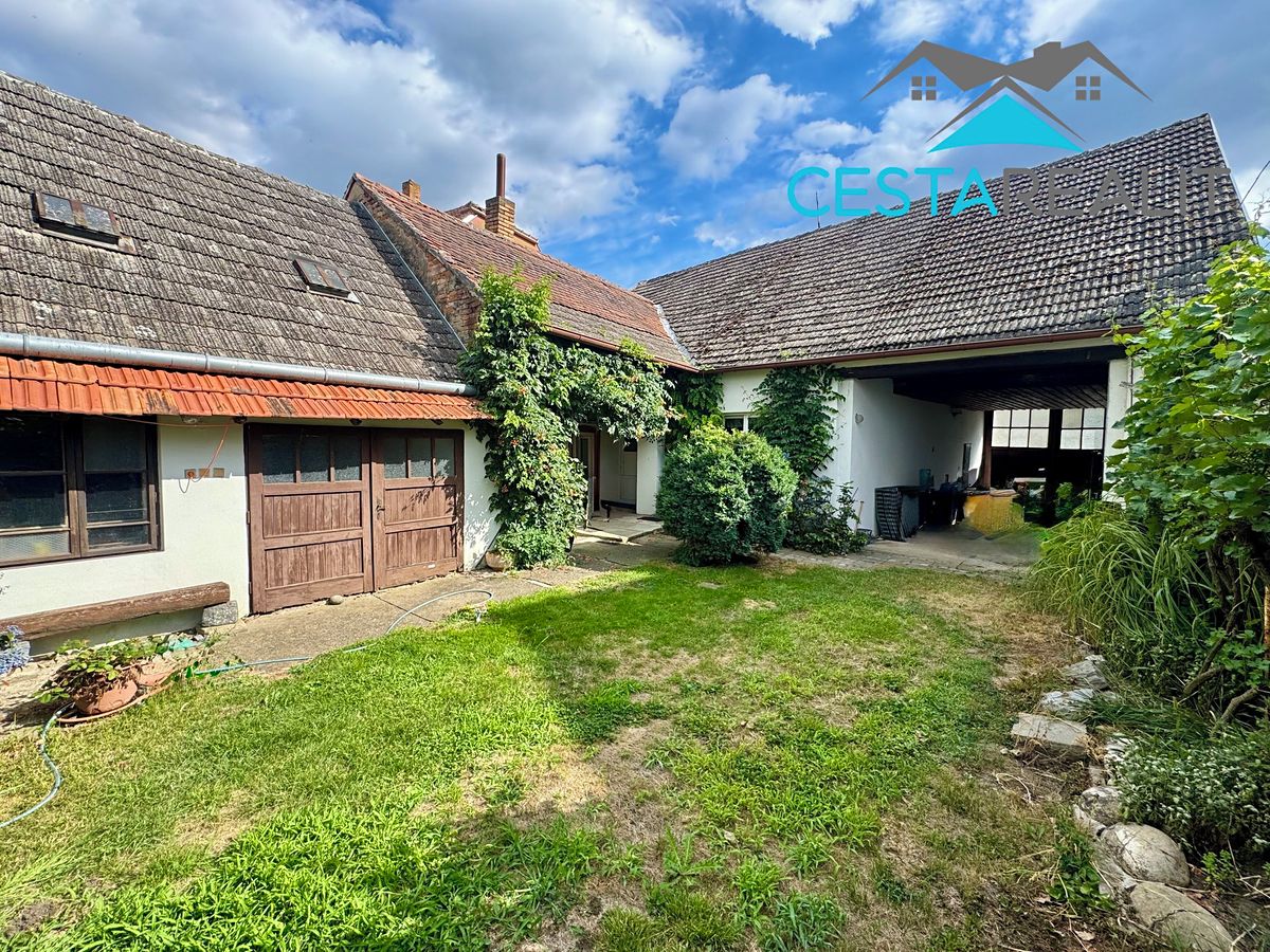 Prodej rodinného domu 160 m², pozemek 1036 m² – fotografie 2