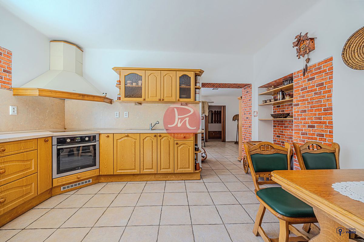 Prodej rodinného domu 499 m², pozemek 1212 m² – fotografie 5