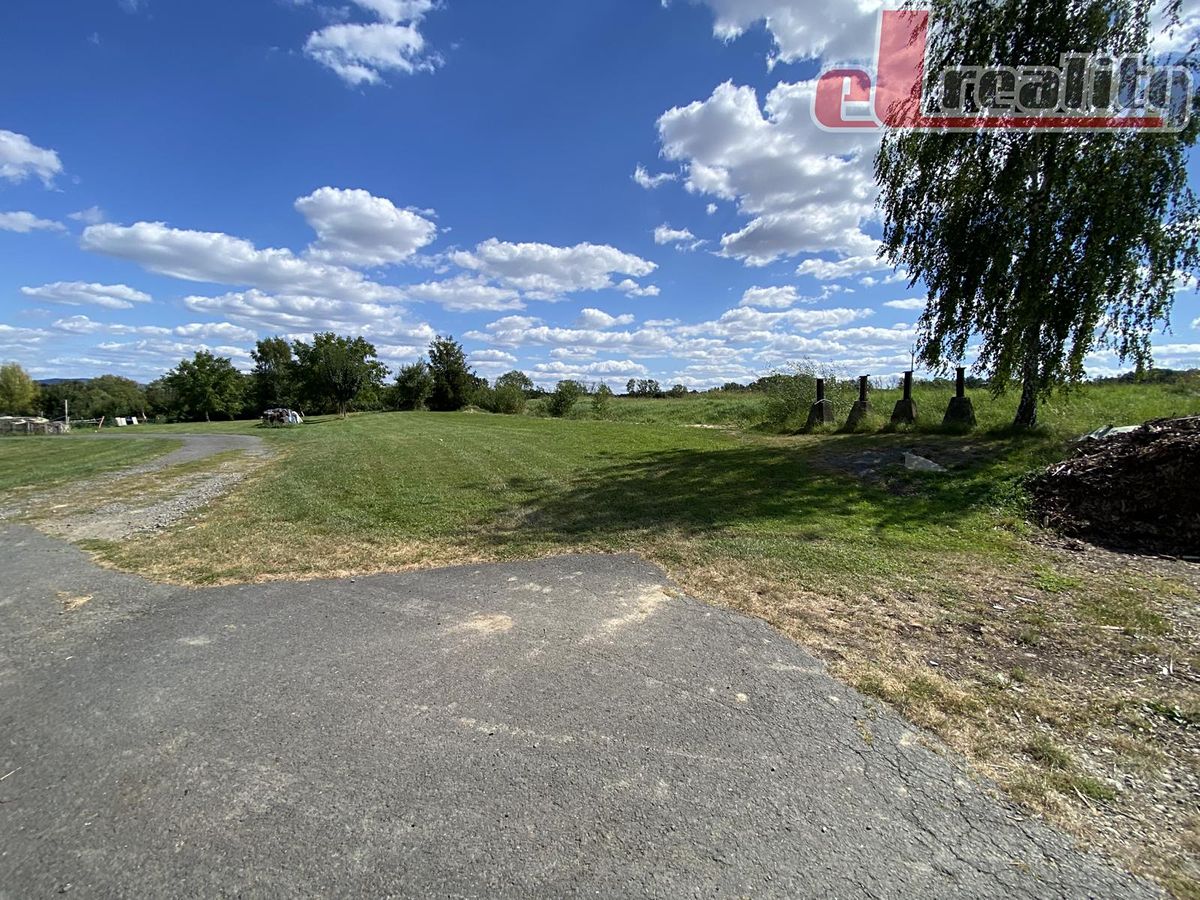 Prodej stavebního pozemku 1297 m² – fotografie 2