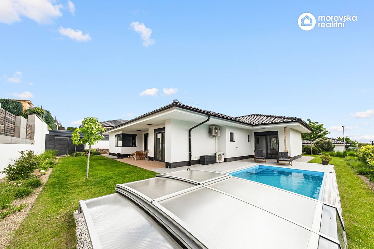 Prodej rodinného domu 199 m², pozemek 700 m² – fotografie 4