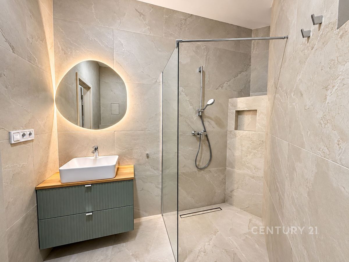 Pronájem bytu 1+kk 27 m² – fotografie 2