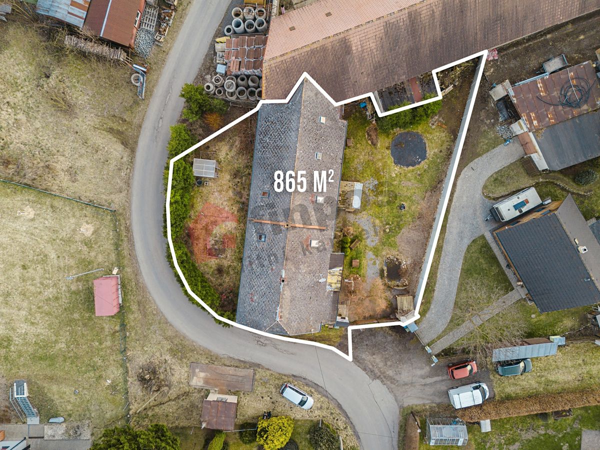 Prodej rodinného domu 275 m², pozemek 865 m² – fotografie 2