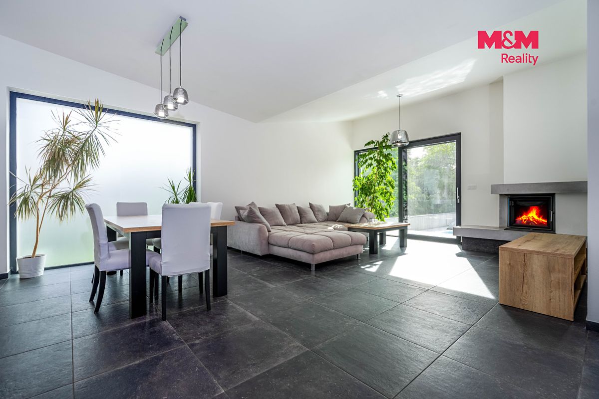 Prodej rodinného domu 192 m², pozemek 647 m² – fotografie 5