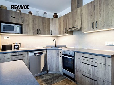 Prodej bytu 4+1, 99 m² (2 z 27)