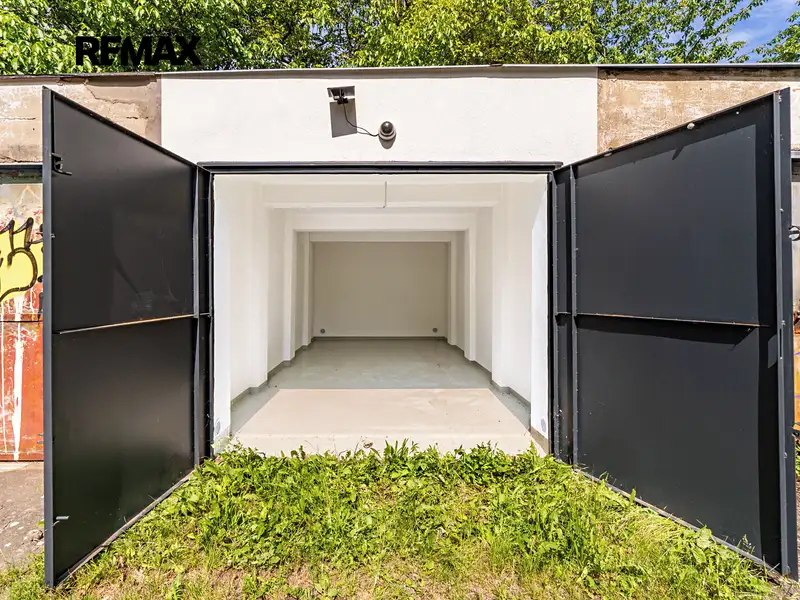Prodej garáže 18 m², Praha – náhled fotky 1
