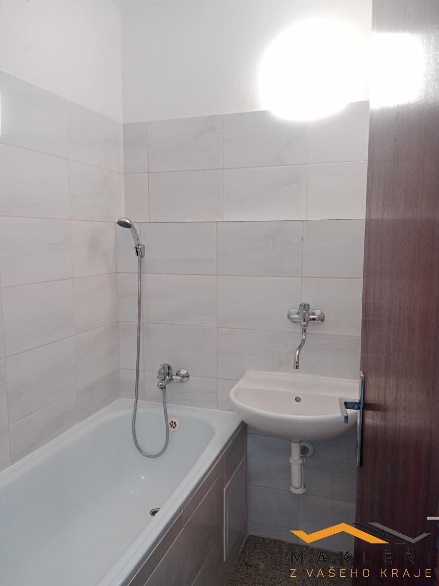 Pronájem bytu 1+kk 28 m² – fotografie 3