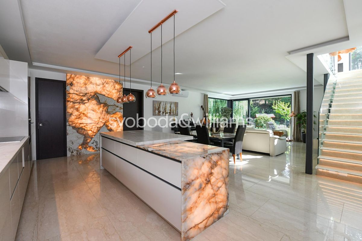 Prodej rodinného domu 213 m², pozemek 1693 m² – fotografie 5