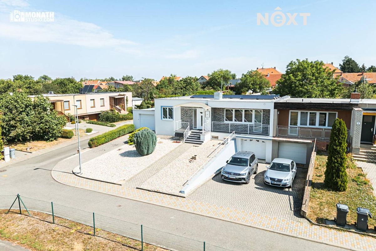 Prodej rodinného domu 196 m², pozemek 592 m² – fotografie 2