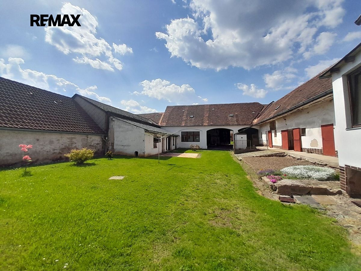 Prodej rodinného domu 165 m², pozemek 1659 m² – fotografie 2