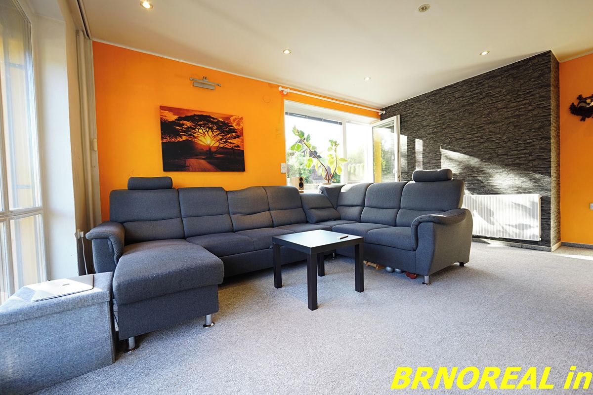 Prodej rodinného domu 302 m², pozemek 758 m² – fotografie 2