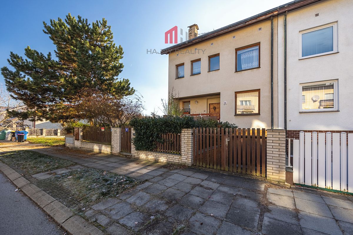 Prodej rodinného domu 254 m², pozemek 390 m²